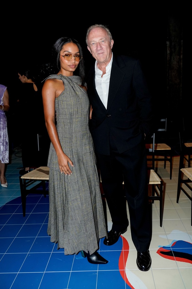 مجموعة Bottega Veneta لربيع وصيف 2024 تأخذنا برحلة حول العالم بتصاميمها الساحرة