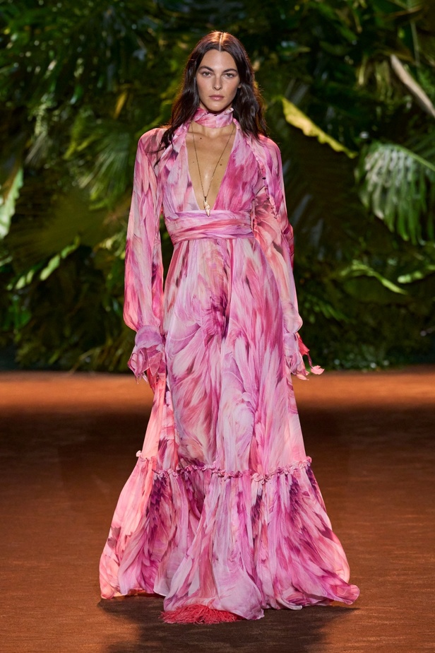 مجموعة Roberto Cavalli لربيع وصيف 2024