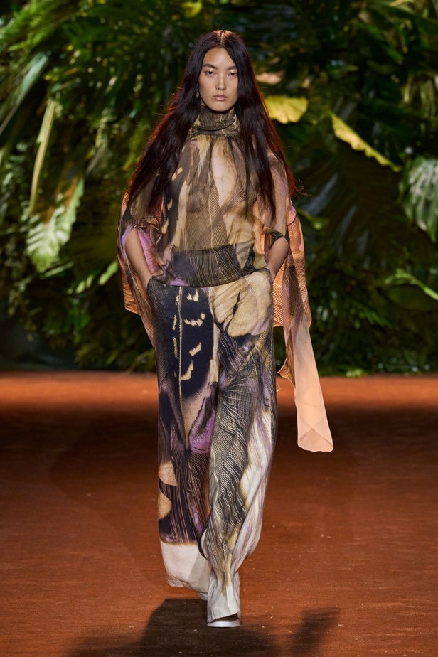 مجموعة Roberto Cavalli لربيع وصيف 2024