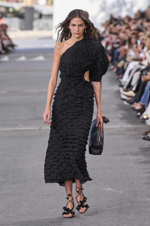 عرض Chloe لصيف 2024