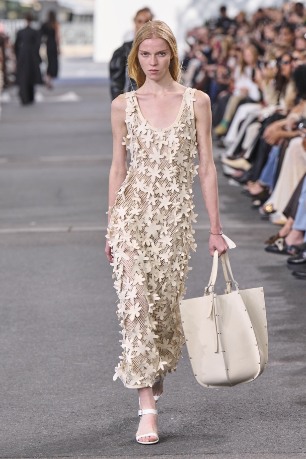 عرض Chloe لصيف 2024