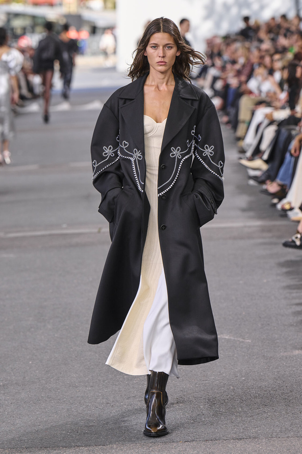 عرض Chloe لصيف 2024