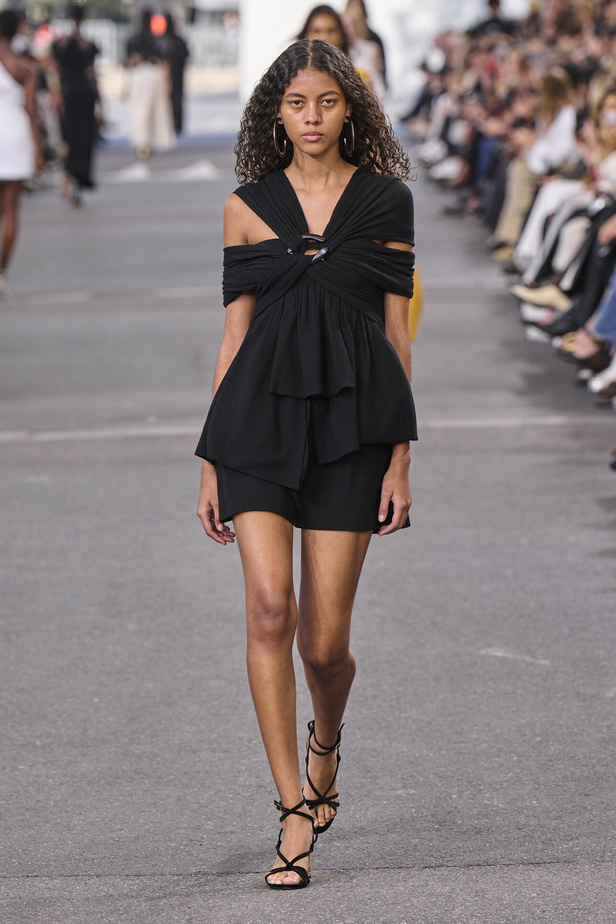 عرض Chloe لصيف 2024