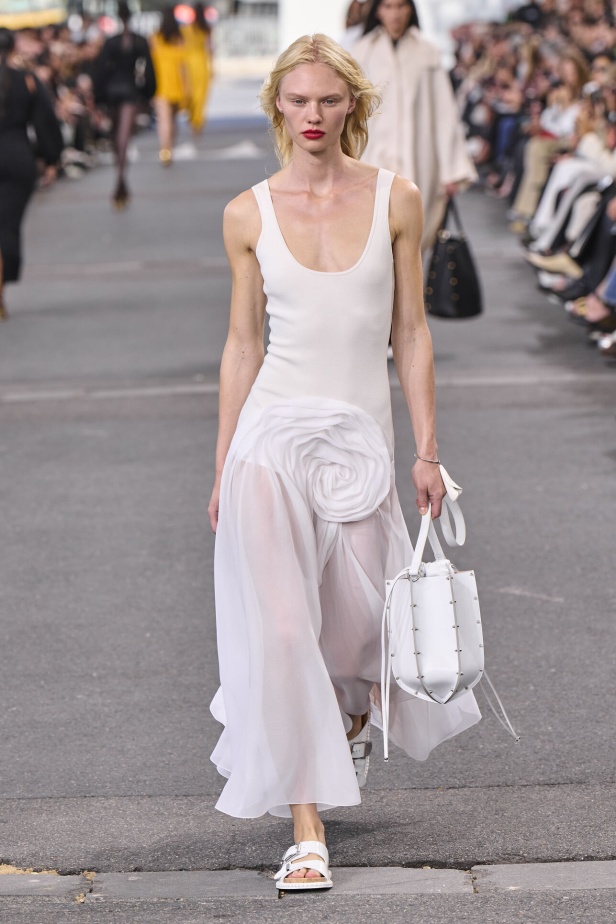 عرض Chloe لصيف 2024