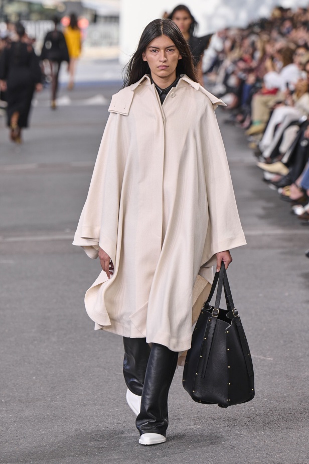 عرض Chloe لصيف 2024