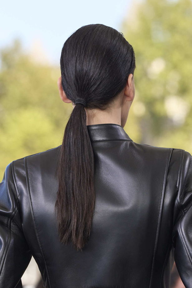 غابرييلا هيرست تودّع دار Chloe بمجموعة باريسية استثنائية لصيف 2024