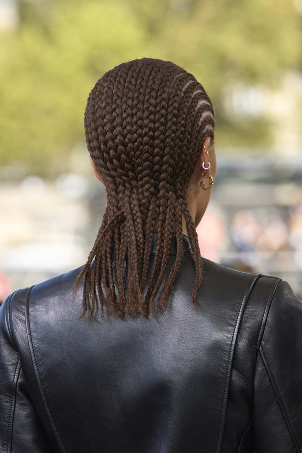 غابرييلا هيرست تودّع دار Chloe بمجموعة باريسية استثنائية لصيف 2024