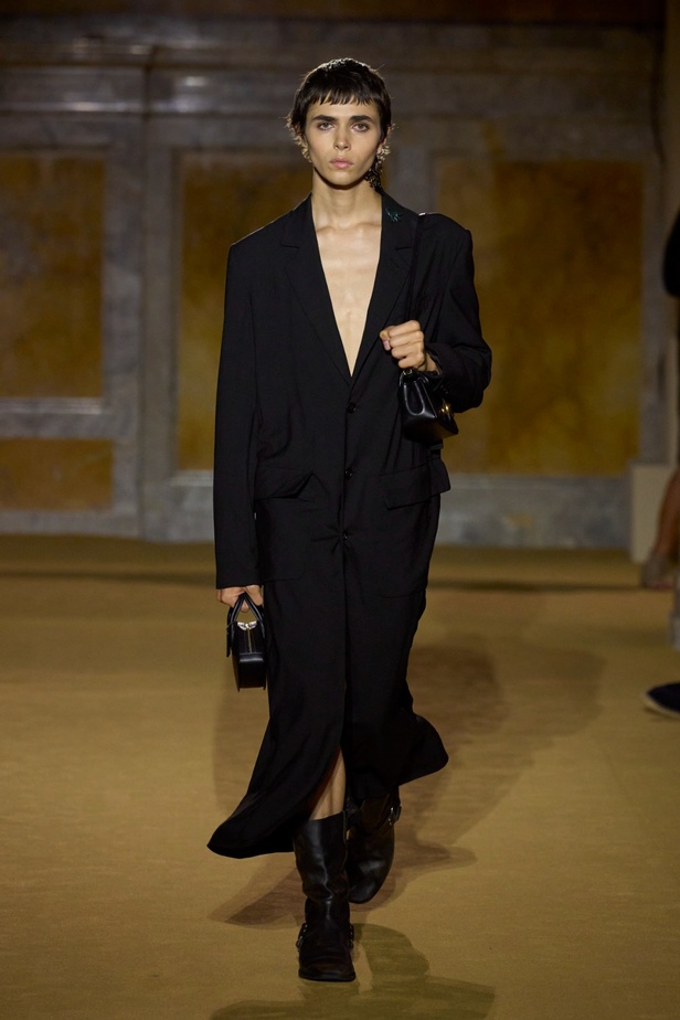 مجموعة Coach لربيع وصيف 2024... احتفال بسنوات المصمم ستيوارت فيفرز العشر وعشقه لنيويورك