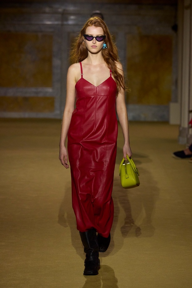 مجموعة Coach لربيع وصيف 2024... احتفال بسنوات المصمم ستيوارت فيفرز العشر وعشقه لنيويورك