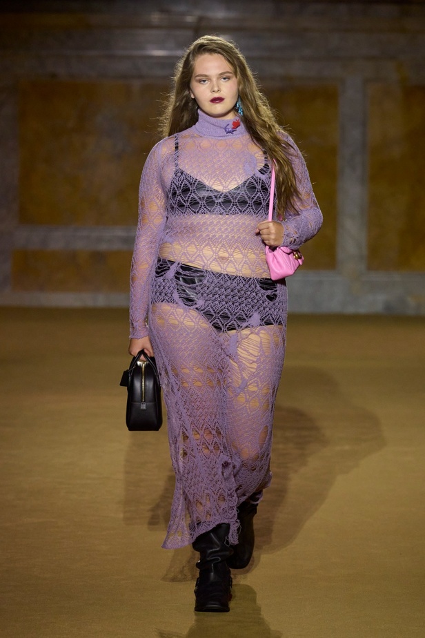 مجموعة Coach لربيع وصيف 2024... احتفال بسنوات المصمم ستيوارت فيفرز العشر وعشقه لنيويورك