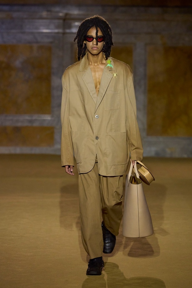 مجموعة Coach لربيع وصيف 2024... احتفال بسنوات المصمم ستيوارت فيفرز العشر وعشقه لنيويورك