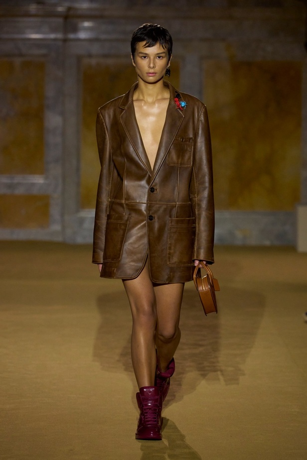 مجموعة Coach لربيع وصيف 2024... احتفال بسنوات المصمم ستيوارت فيفرز العشر وعشقه لنيويورك