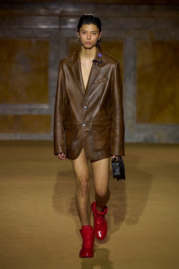 مجموعة Coach لربيع وصيف 2024... احتفال بسنوات المصمم ستيوارت فيفرز العشر وعشقه لنيويورك