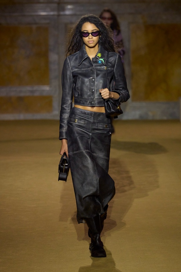 مجموعة Coach لربيع وصيف 2024... احتفال بسنوات المصمم ستيوارت فيفرز العشر وعشقه لنيويورك