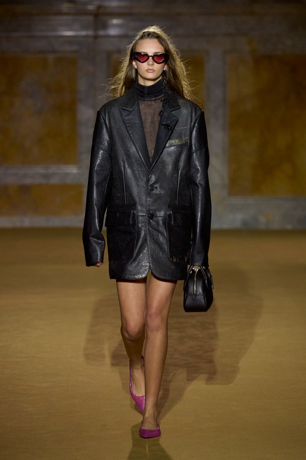 مجموعة Coach لربيع وصيف 2024... احتفال بسنوات المصمم ستيوارت فيفرز العشر وعشقه لنيويورك