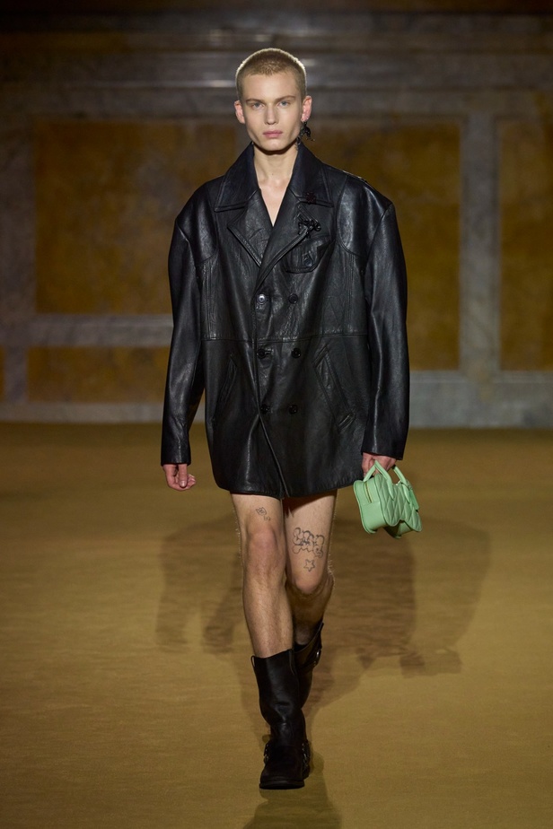 مجموعة Coach لربيع وصيف 2024... احتفال بسنوات المصمم ستيوارت فيفرز العشر وعشقه لنيويورك