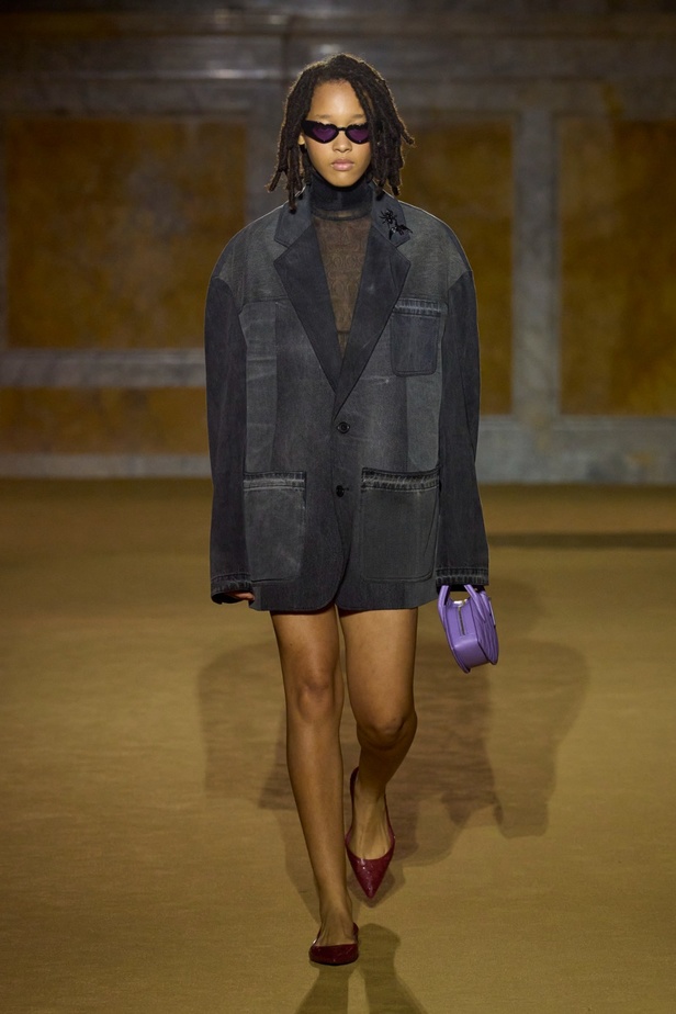 مجموعة Coach لربيع وصيف 2024... احتفال بسنوات المصمم ستيوارت فيفرز العشر وعشقه لنيويورك