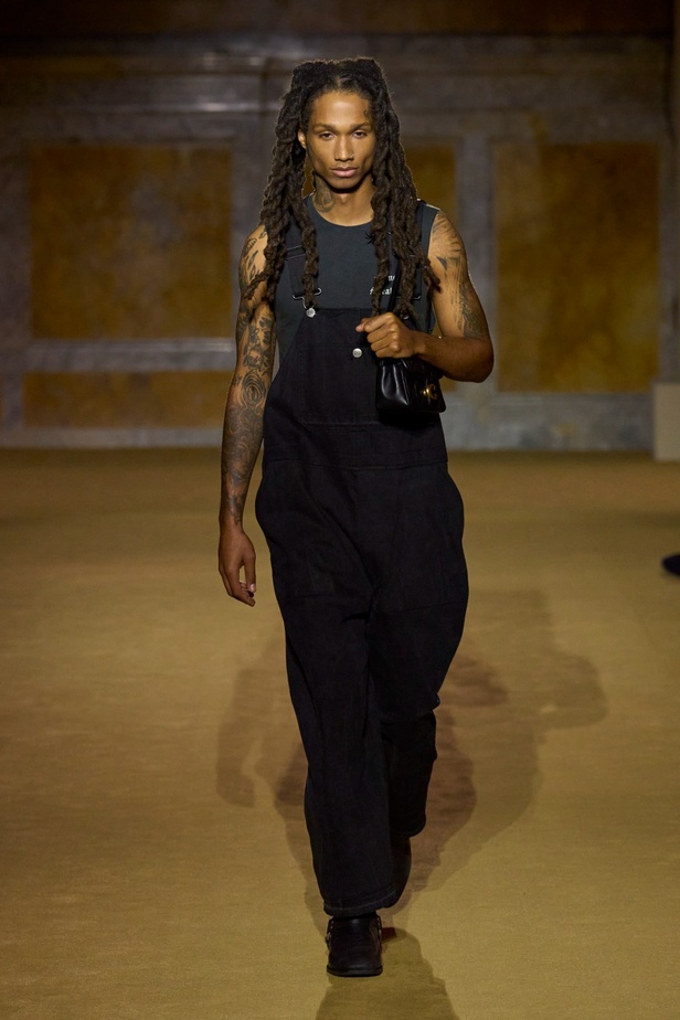 مجموعة Coach لربيع وصيف 2024... احتفال بسنوات المصمم ستيوارت فيفرز العشر وعشقه لنيويورك