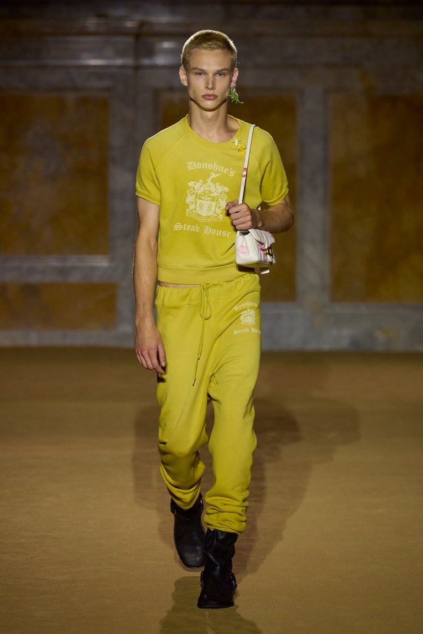 مجموعة Coach لربيع وصيف 2024... احتفال بسنوات المصمم ستيوارت فيفرز العشر وعشقه لنيويورك