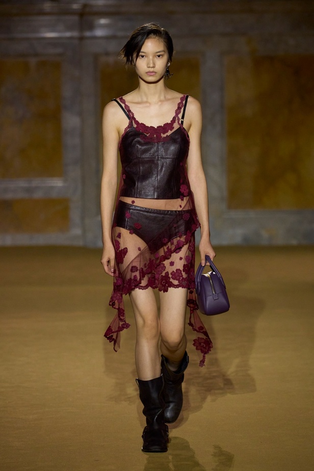 مجموعة Coach لربيع وصيف 2024... احتفال بسنوات المصمم ستيوارت فيفرز العشر وعشقه لنيويورك