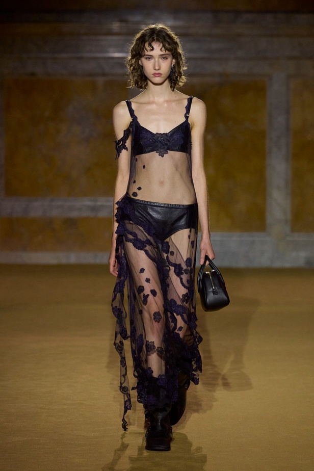 مجموعة Coach لربيع وصيف 2024... احتفال بسنوات المصمم ستيوارت فيفرز العشر وعشقه لنيويورك