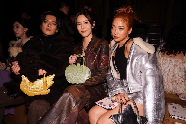 مجموعة Coach لربيع وصيف 2024... احتفال بسنوات المصمم ستيوارت فيفرز العشر وعشقه لنيويورك