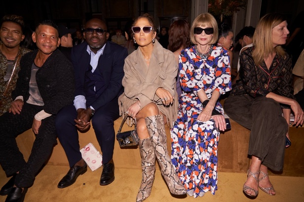 مجموعة Coach لربيع وصيف 2024... احتفال بسنوات المصمم ستيوارت فيفرز العشر وعشقه لنيويورك