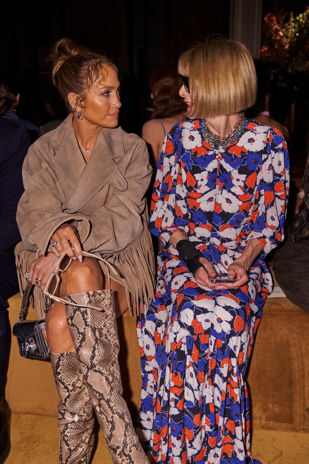 مجموعة Coach لربيع وصيف 2024... احتفال بسنوات المصمم ستيوارت فيفرز العشر وعشقه لنيويورك