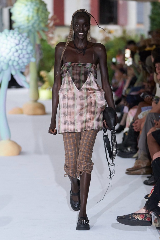 مجموعة Collina Strada لربيع وصيف 2024