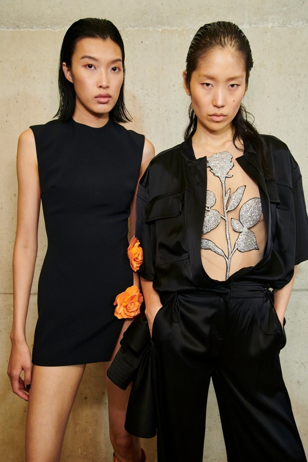 كواليس مجموعة ديفيد كوما لربيع وصيف 2024 في لندن