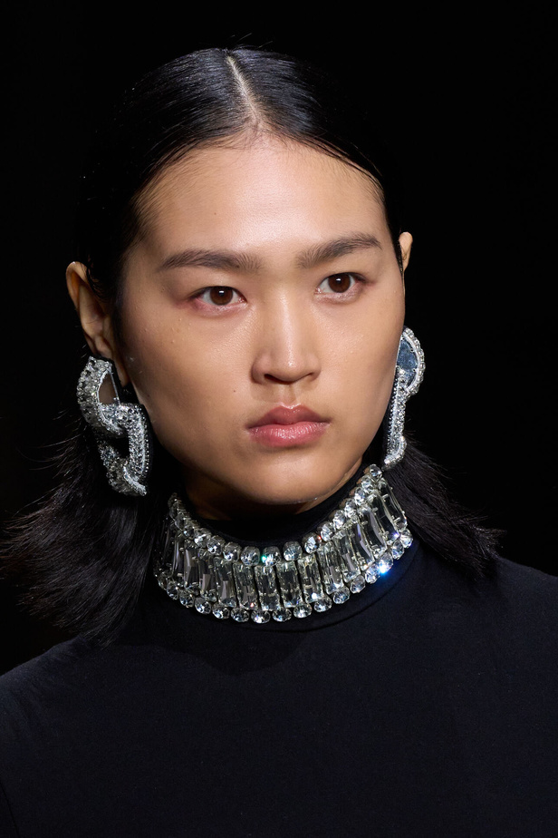 أكسسوارت مجموعة ديفيد كوما لربيع وصيف 2024 في لندن