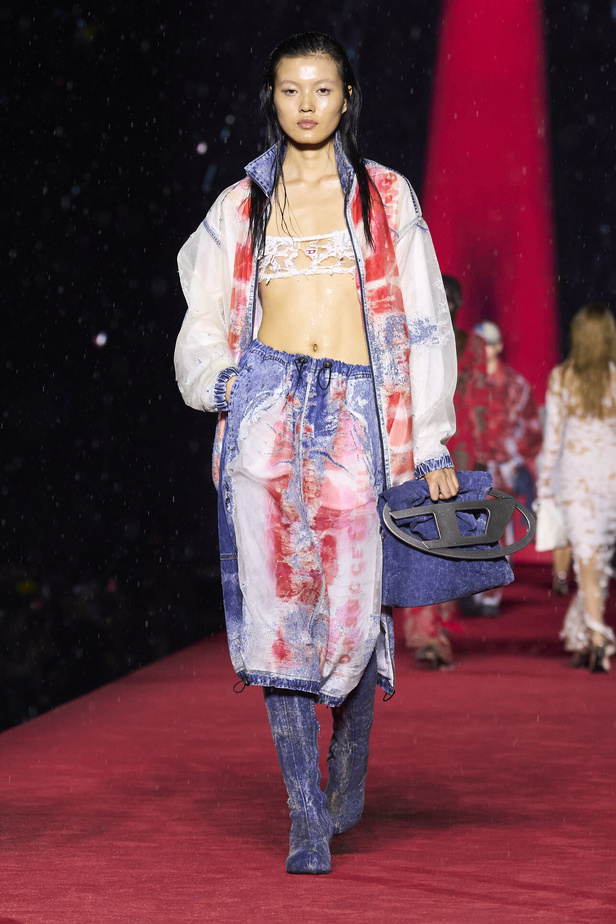 الأناقة الشبابية وأقمشة الجينز تحيي عرض Diesel لموسم ربيع وصيف 2024