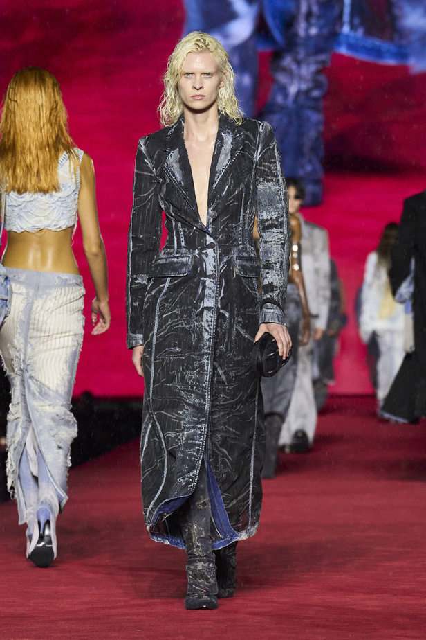 الأناقة الشبابية وأقمشة الجينز تحيي عرض Diesel لموسم ربيع وصيف 2024