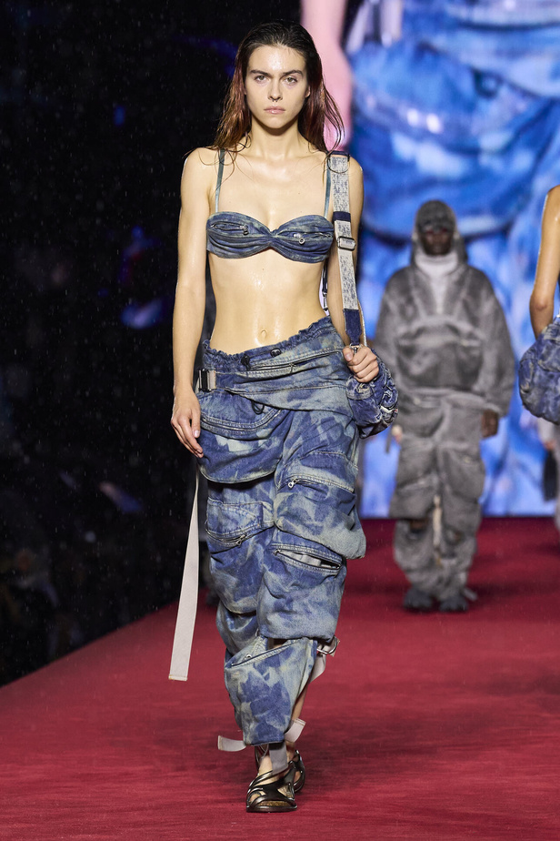 الأناقة الشبابية وأقمشة الجينز تحيي عرض Diesel لموسم ربيع وصيف 2024