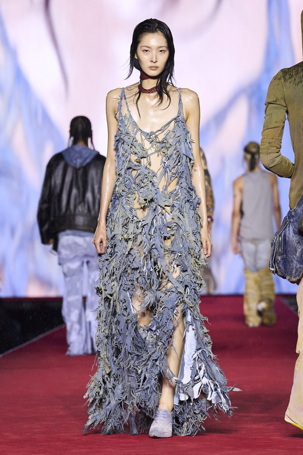 الأناقة الشبابية وأقمشة الجينز تحيي عرض Diesel لموسم ربيع وصيف 2024