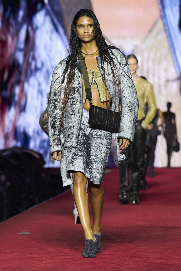 الأناقة الشبابية وأقمشة الجينز تحيي عرض Diesel لموسم ربيع وصيف 2024