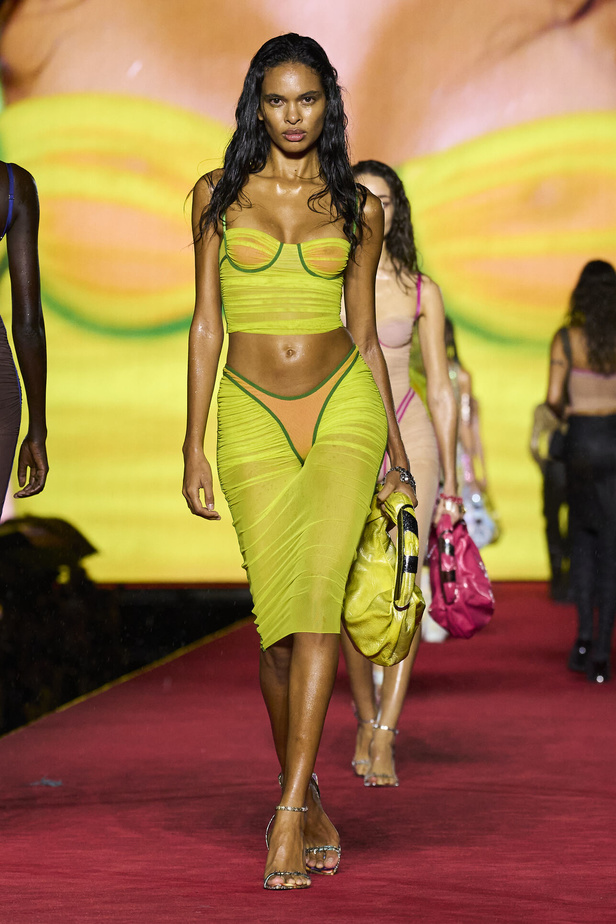 الأناقة الشبابية وأقمشة الجينز تحيي عرض Diesel لموسم ربيع وصيف 2024