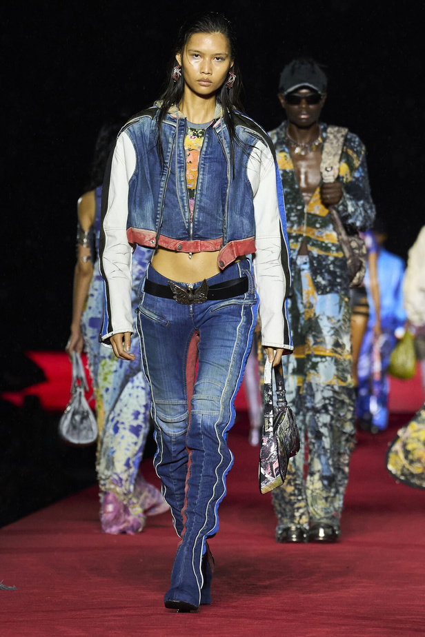 الأناقة الشبابية وأقمشة الجينز تحيي عرض Diesel لموسم ربيع وصيف 2024