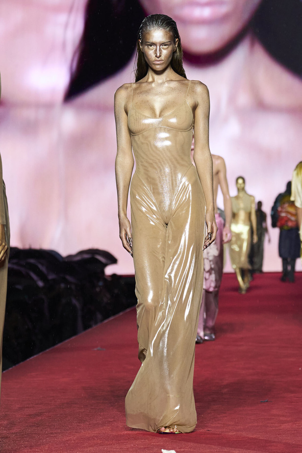 الأناقة الشبابية وأقمشة الجينز تحيي عرض Diesel لموسم ربيع وصيف 2024