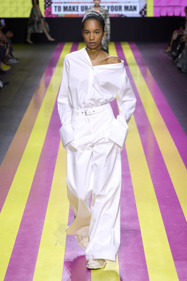 ماريا غراتسيا كيوري تعيدنا الى مبادئ الأنوثة والنسوية في مجموعة Dior لربيع وصيف 2024