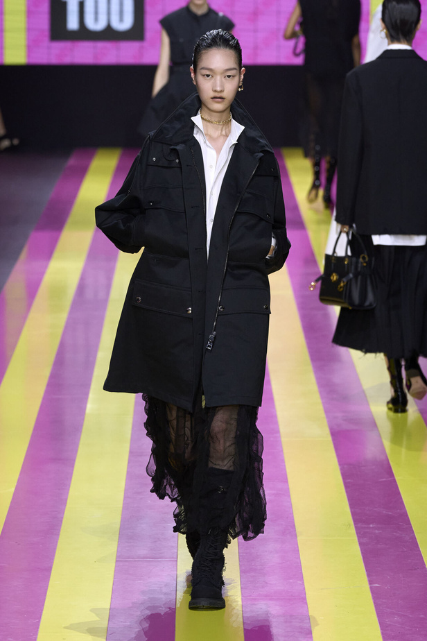 ماريا غراتسيا كيوري تعيدنا الى مبادئ الأنوثة والنسوية في مجموعة Dior لربيع وصيف 2024