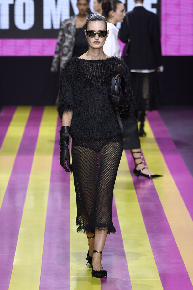 ماريا غراتسيا كيوري تعيدنا الى مبادئ الأنوثة والنسوية في مجموعة Dior لربيع وصيف 2024