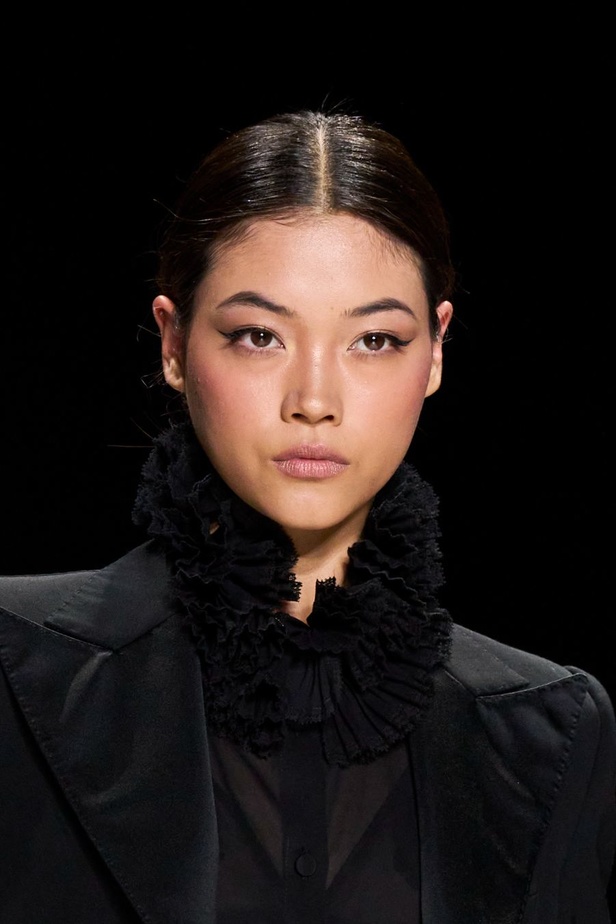 مجموعة دولتشي آند غابانا لربيع وصيف 2024 تكرّم النساء من جميع الأعمار بتصاميم أنثوية ومثيرة