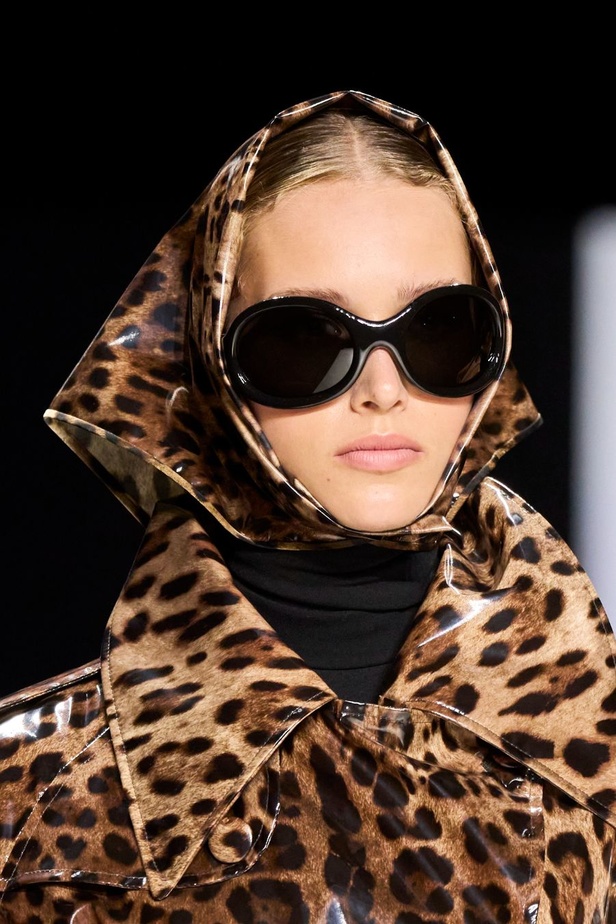 مجموعة دولتشي آند غابانا لربيع وصيف 2024 تكرّم النساء من جميع الأعمار بتصاميم أنثوية ومثيرة