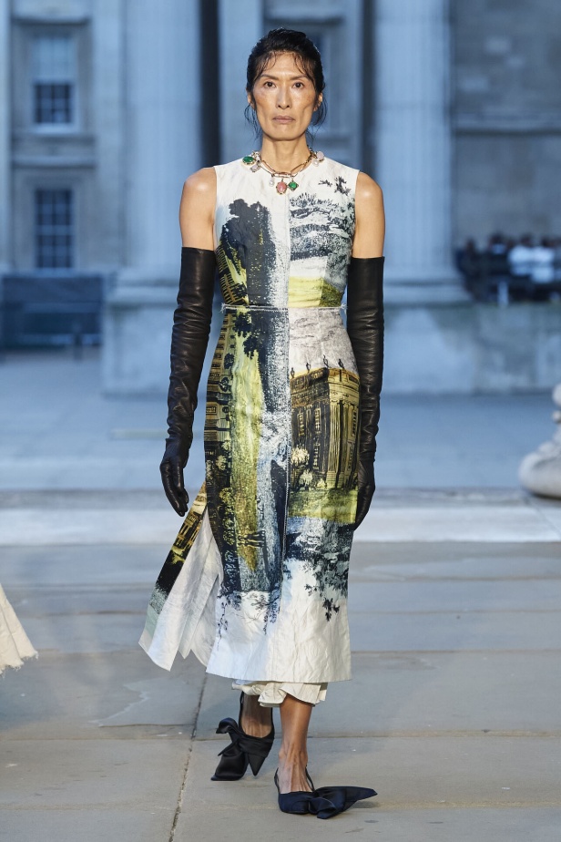 عرض أزياء Erdem لموسم ربيع وصيف 2024