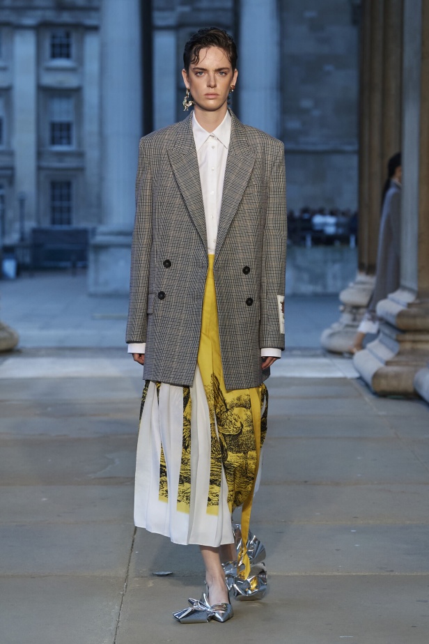 عرض أزياء Erdem لموسم ربيع وصيف 2024