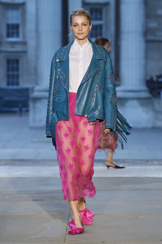 عرض أزياء Erdem لموسم ربيع وصيف 2024