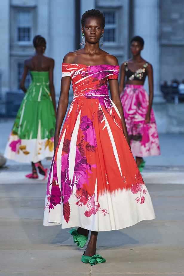 عرض أزياء Erdem لموسم ربيع وصيف 2024