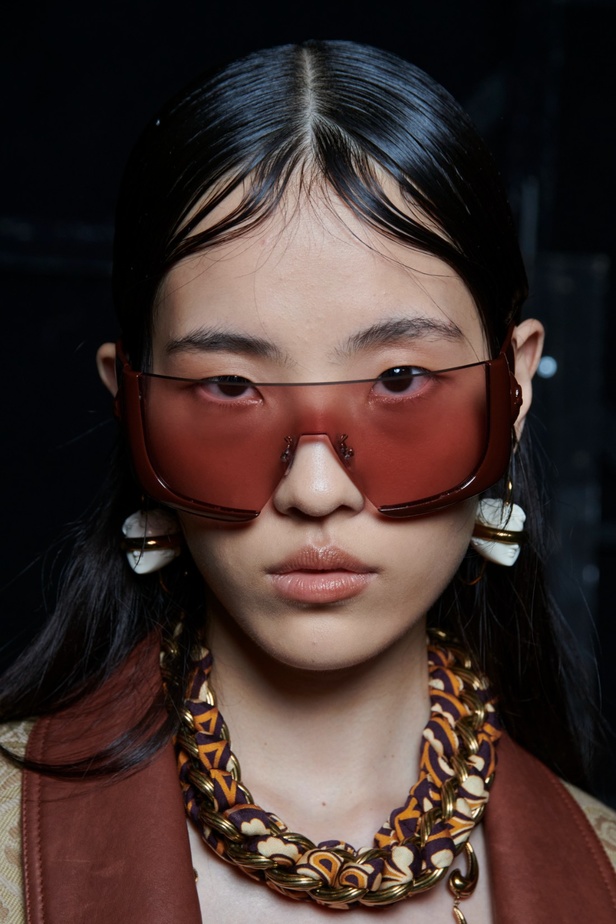 مجموعة Etro لربيع وصيف 2024 تتخطى معايير التصميم التقليدية وتعبّر عن مفاهيم جديدة وخارجة عن المألوف