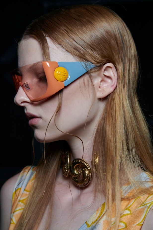 مجموعة Etro لربيع وصيف 2024 تتخطى معايير التصميم التقليدية وتعبّر عن مفاهيم جديدة وخارجة عن المألوف